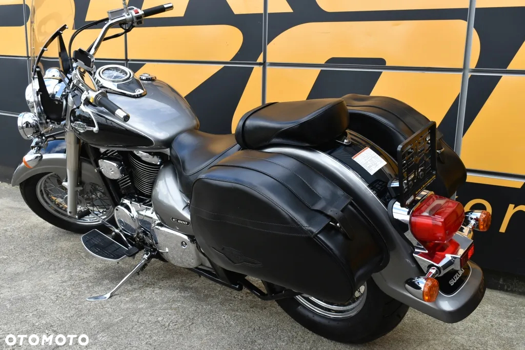 Suzuki Intruder - 14