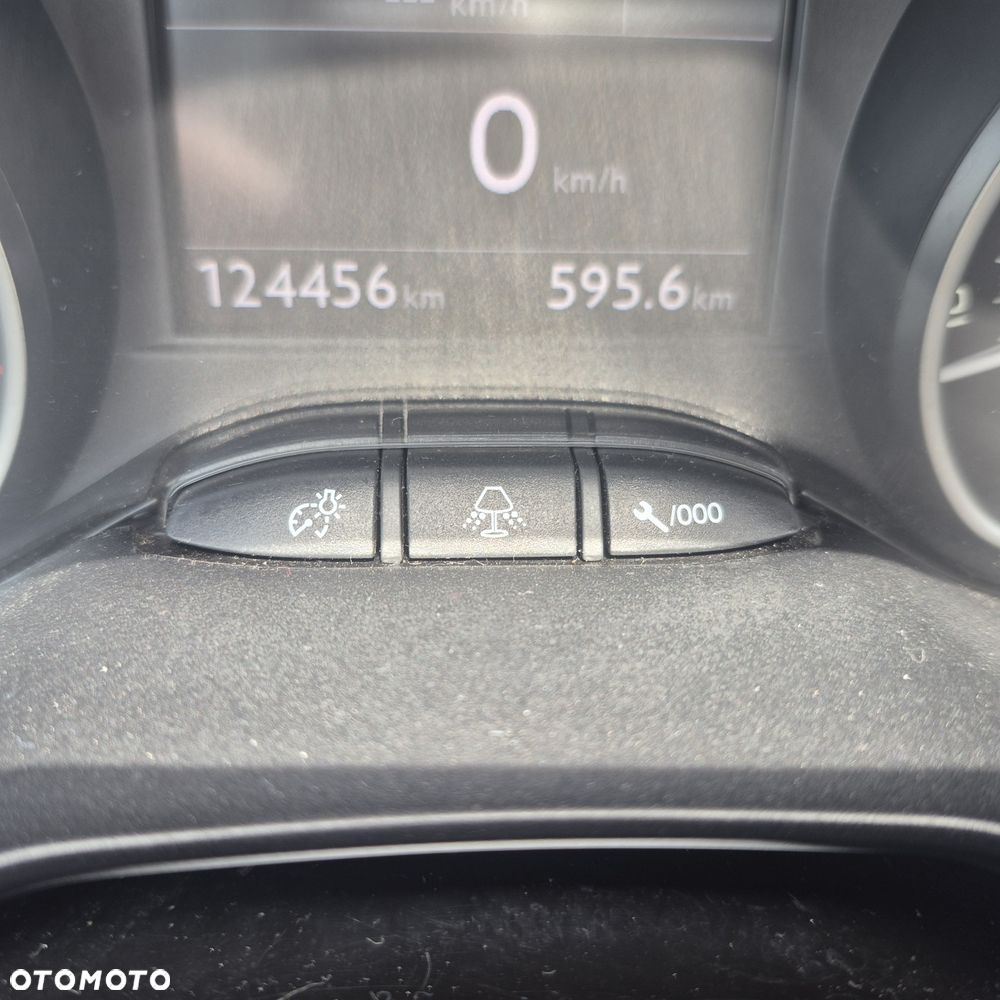 Peugeot 208 - 6