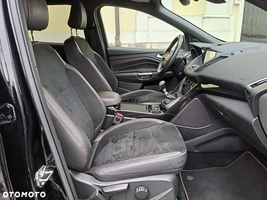 Ford Kuga 1.5 EcoBoost 2x4 ST-Line - 9
