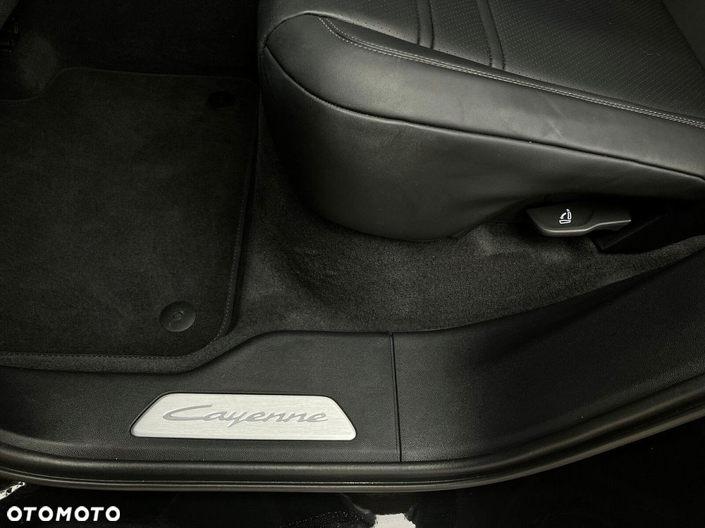 Porsche Cayenne - 22