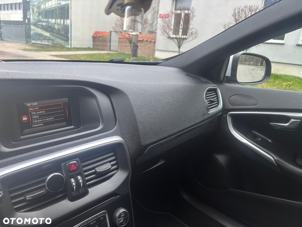 Volvo V40 D4 Drive-E R-Design Summum - 17