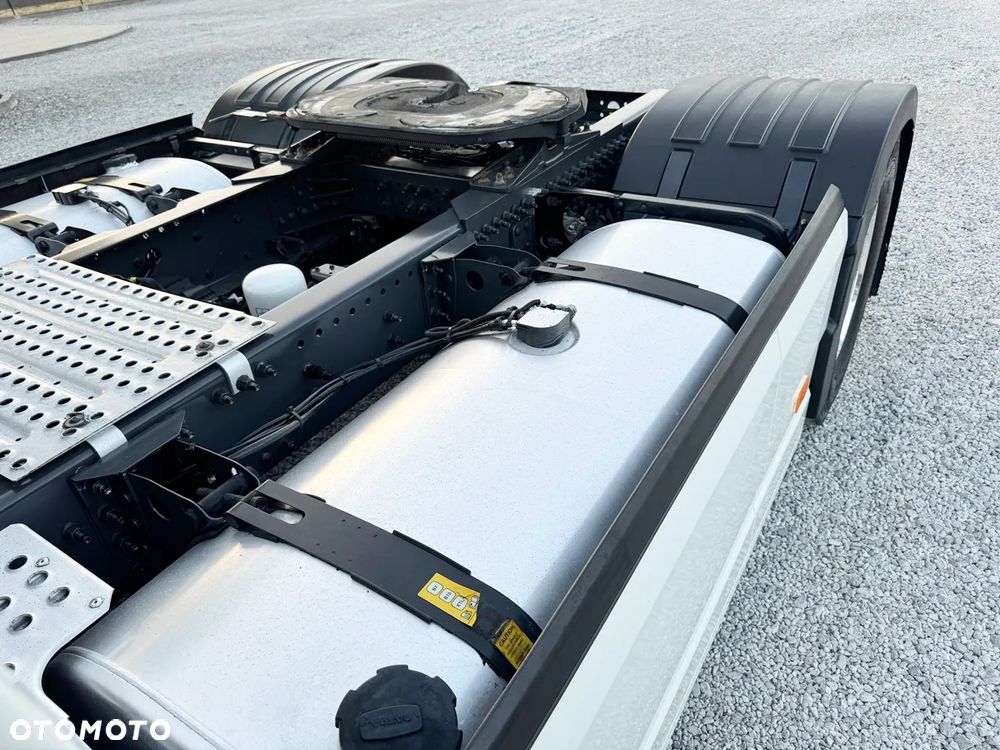 Volvo FH 500 / CAŁE NA PODUCHACH /TELEWIZOR/ACC /  KLIMA POSTOJOWA / XENON / NAVIGACJA / Z NIEMIEC - 19