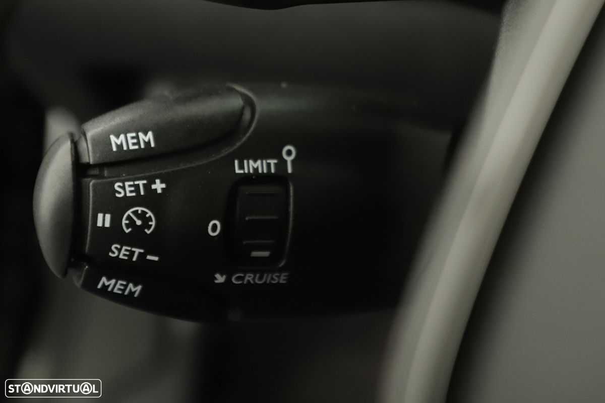 Peugeot 2008 1.2 PureTech GT EAT8 - 19