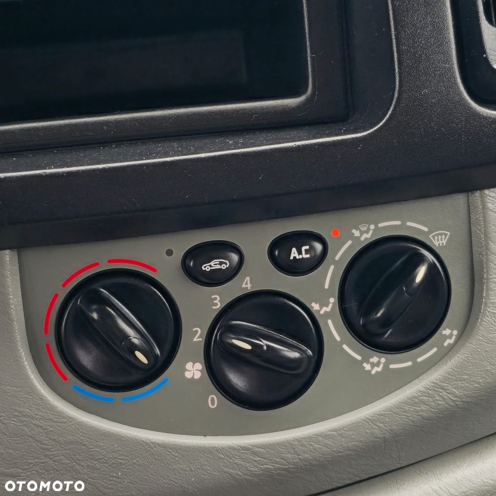 Opel Vivaro - 31
