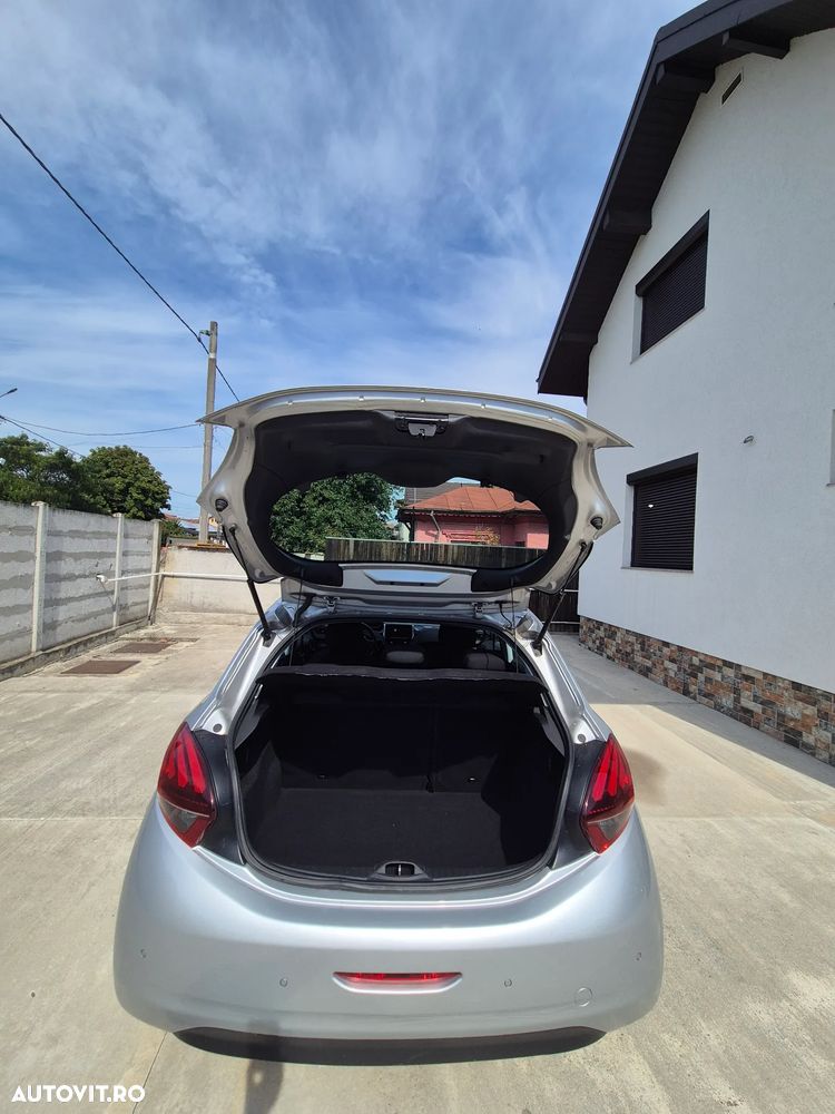 Peugeot 208 1.2 L PureTech Active - 13