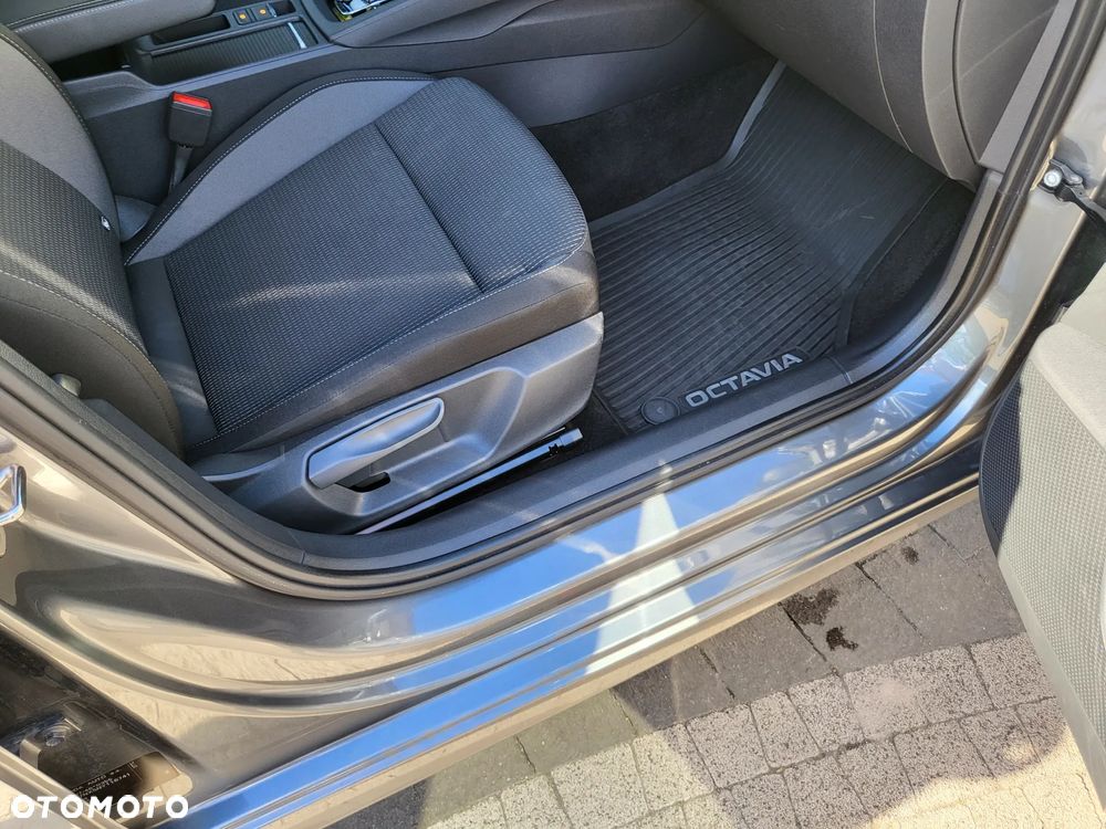 Skoda Octavia 2.0 TDI Ambition DSG - 8
