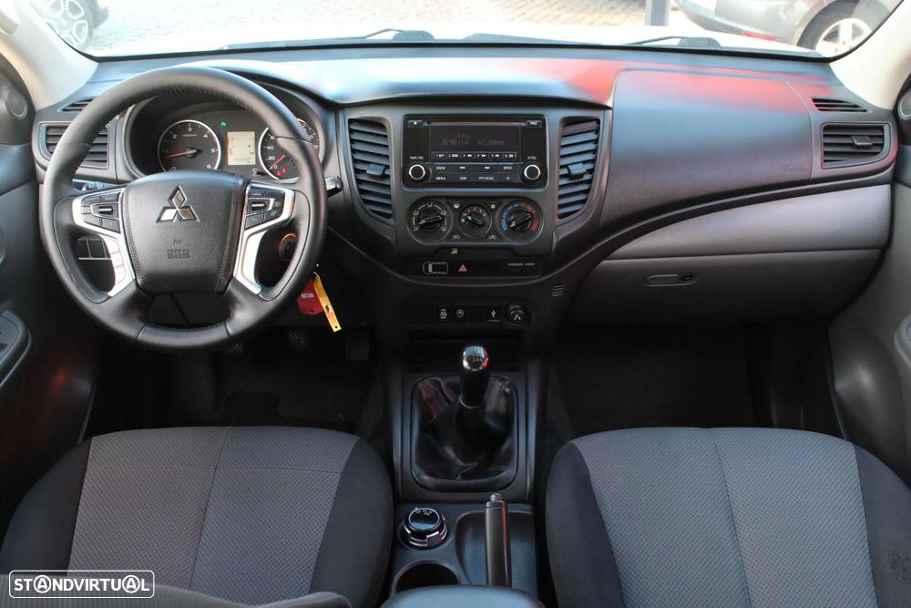 Mitsubishi L200 2.4 DI-D CD Invite 4WD - 11