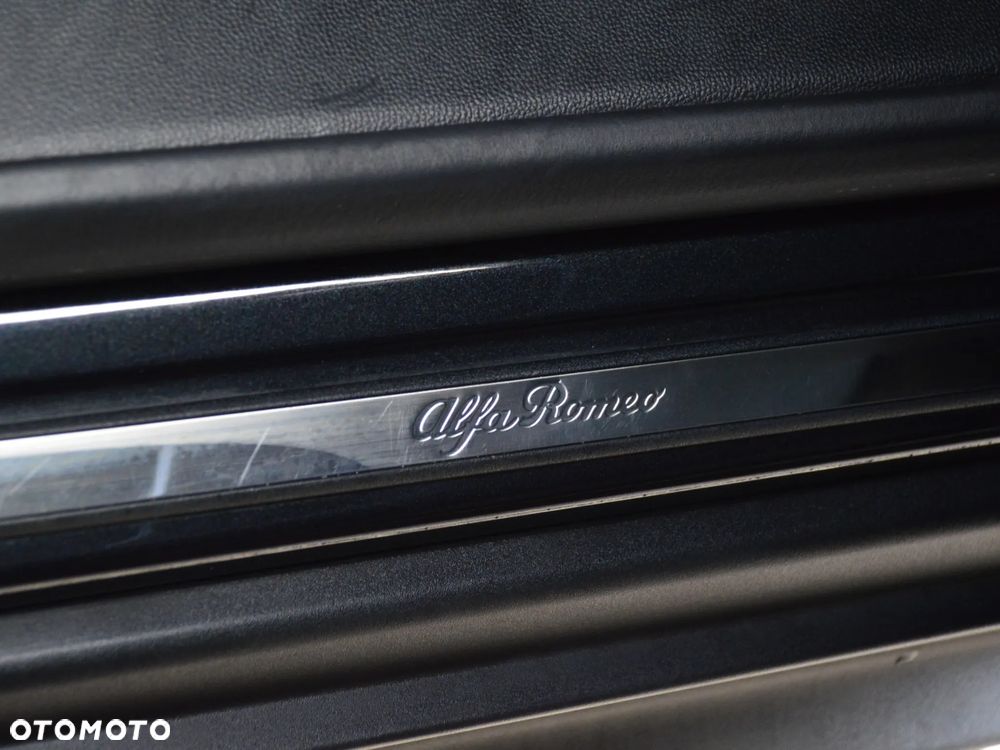 Alfa Romeo Stelvio 2.0 Turbo 16V AT8-Q4 Lusso Ti - 36