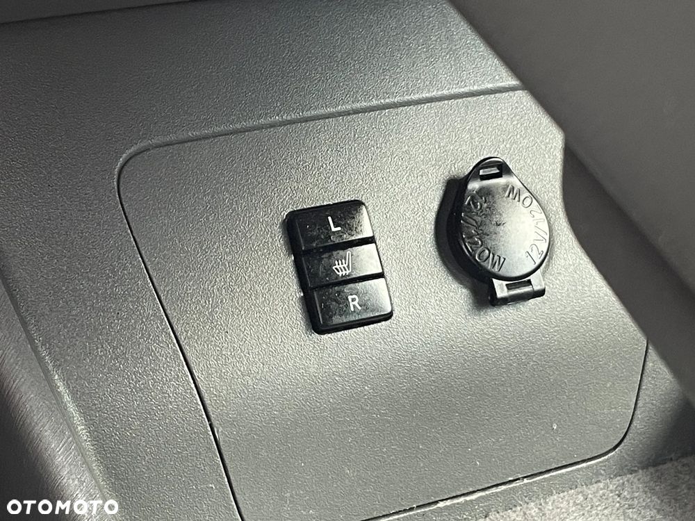 Toyota Prius (Hybrid) Executive - 23
