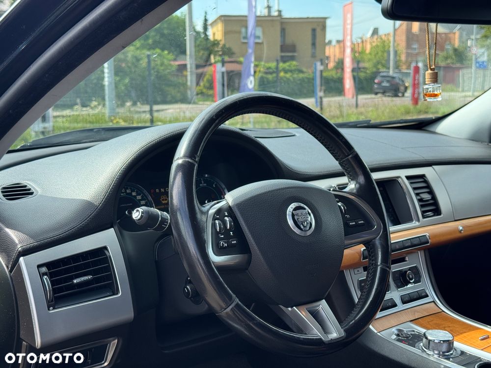 Jaguar XF 2.2 D Premium Luxury - 13