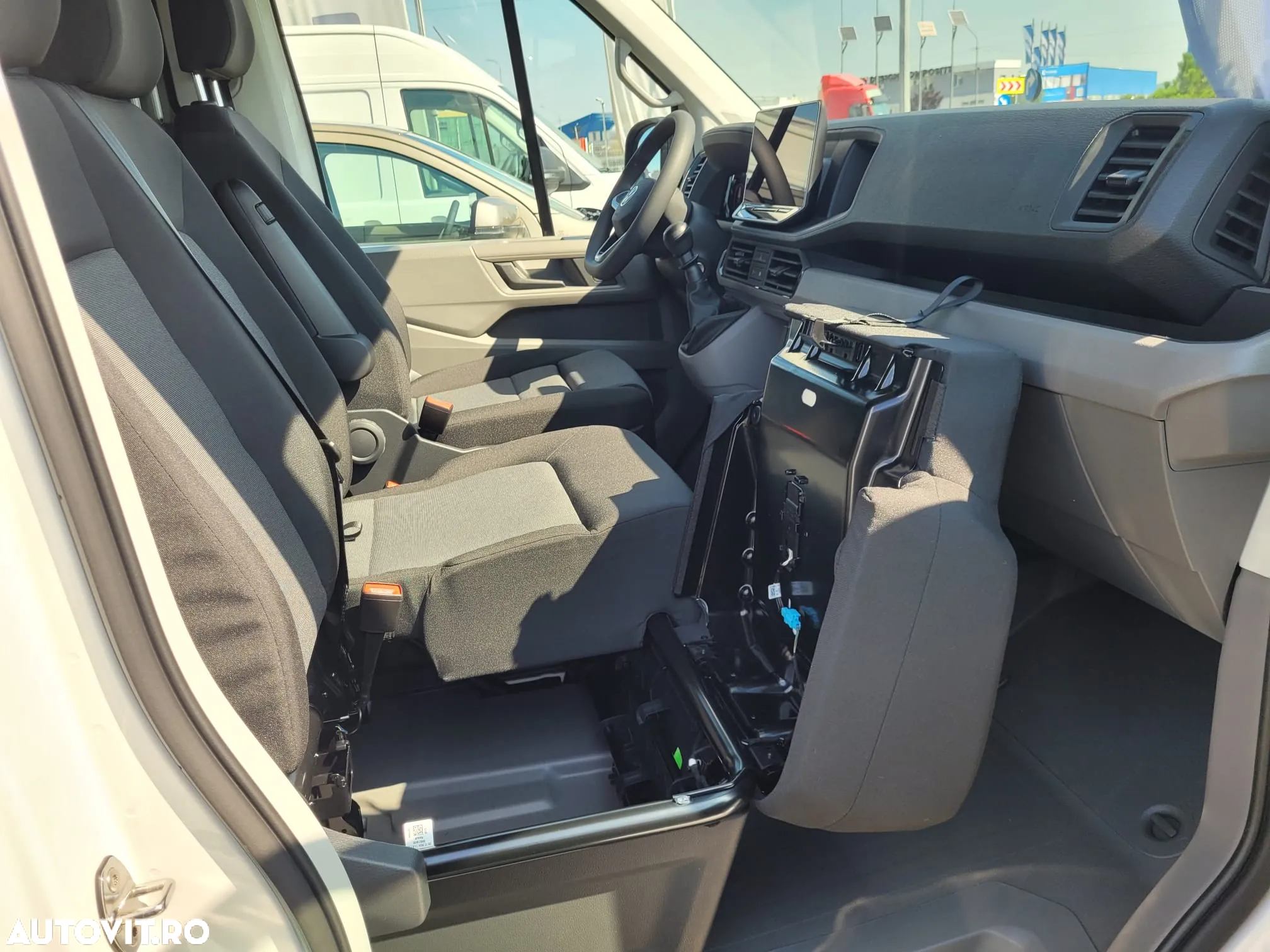 Volkswagen Crafter 35 Furgon L4H3 140CP M6 - 12