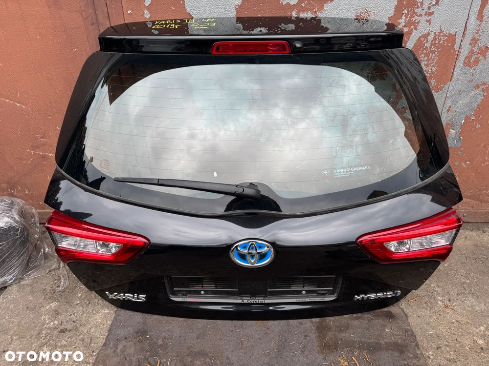Klapa bagażnika kamera Toyota Yaris III lift 2019r kolor 209 OE - 1