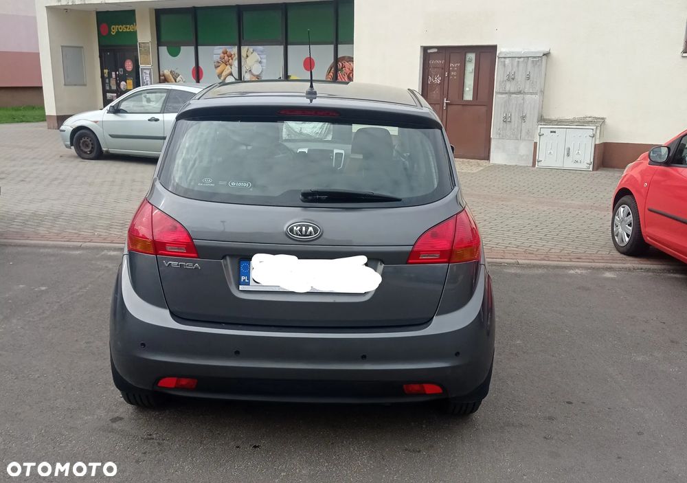 Kia Venga - 4