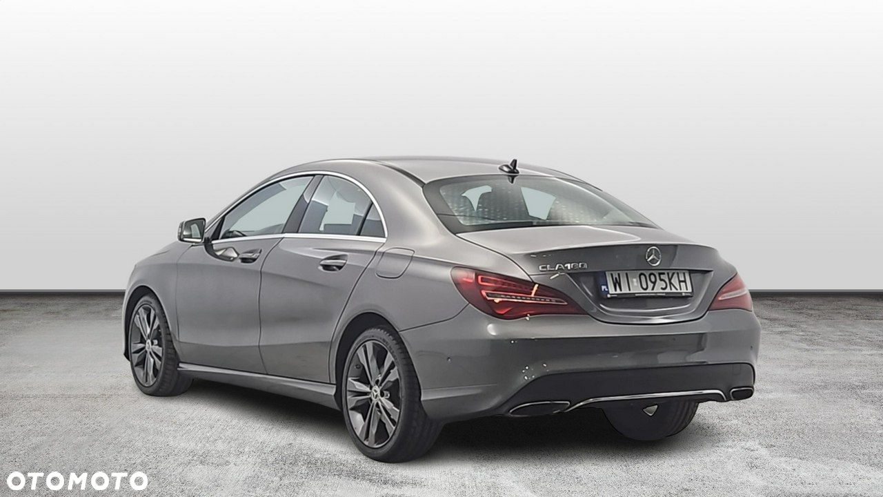 Mercedes-Benz CLA 180 7G-DCT Urban - 3