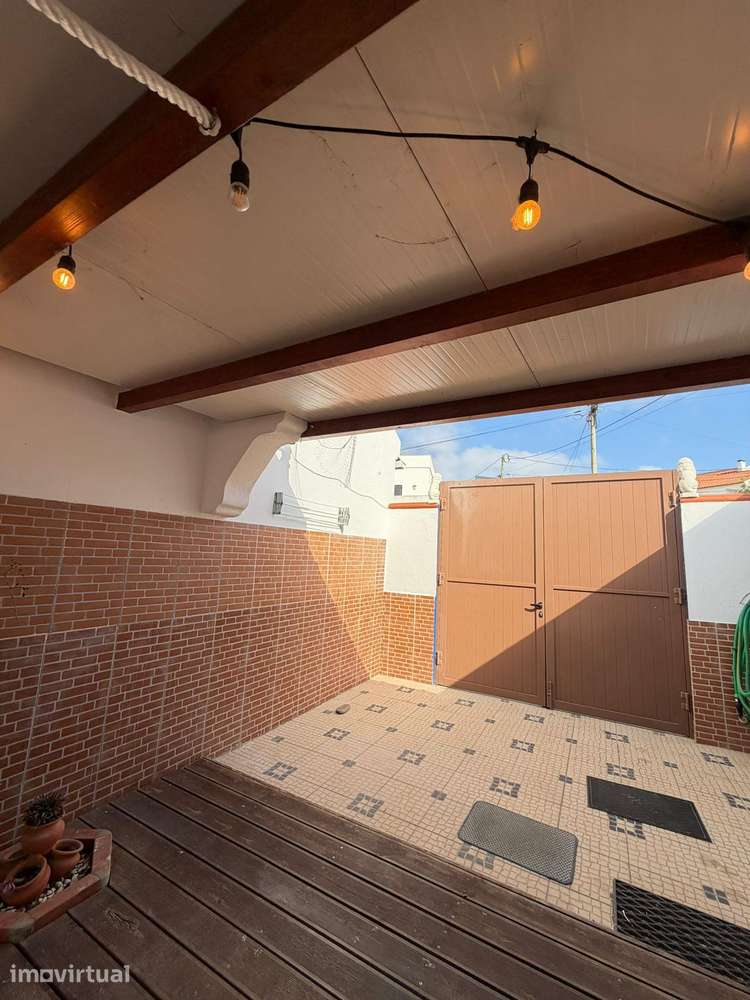 Moradia T2 com possibilidade de T3 - Pronta a habitar - Grande imagem: 3/27