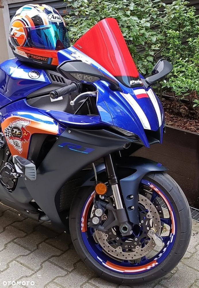 Yamaha R1 - 2