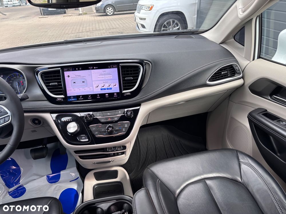 Chrysler Pacifica - 29