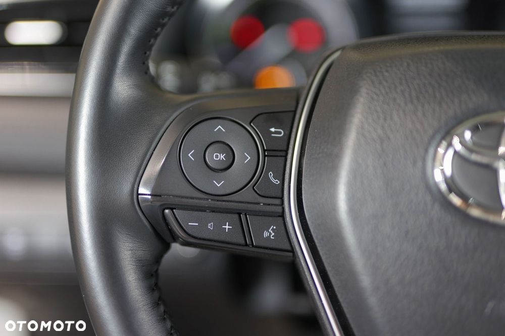 Toyota Camry - 25