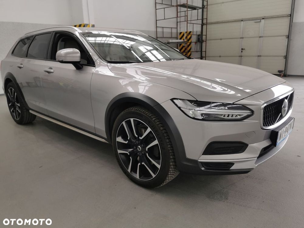Volvo V90 Cross Country - 2