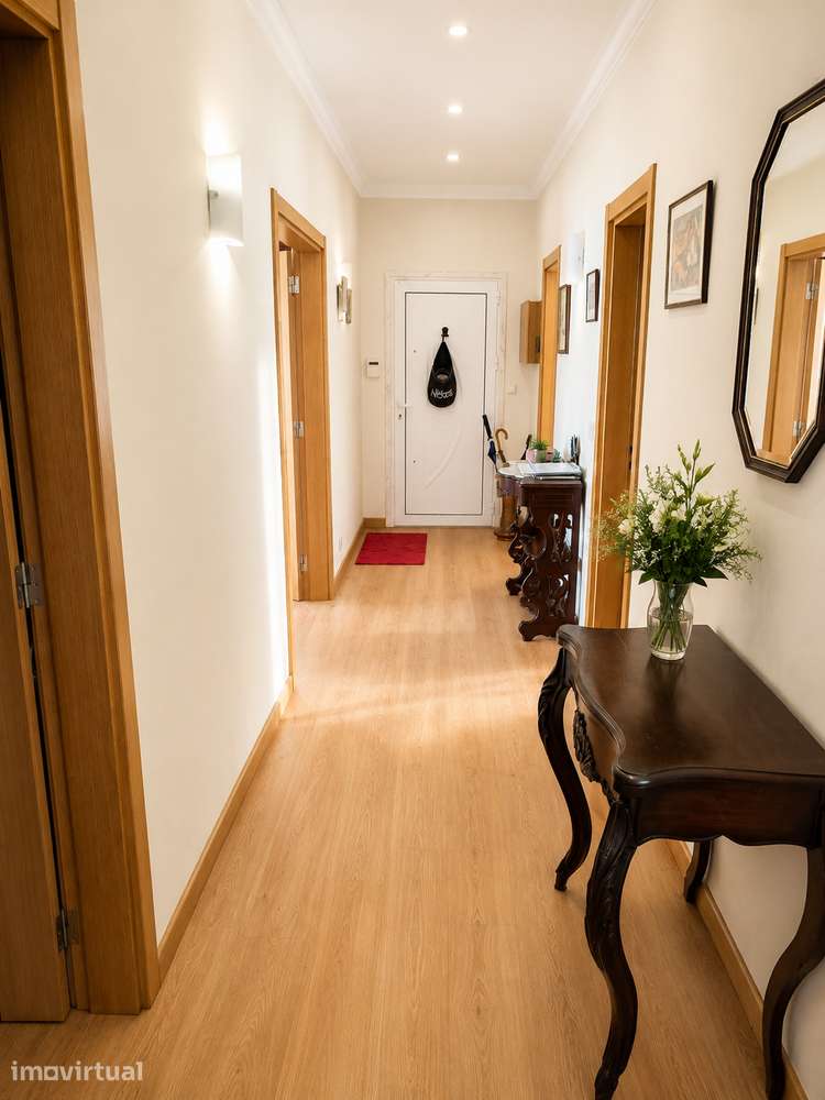 Moradia isolada renovada - Grande imagem: 3/23