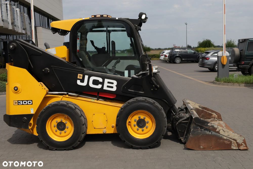 JCB 300 T4 Miniładowarka Skid steer - 3