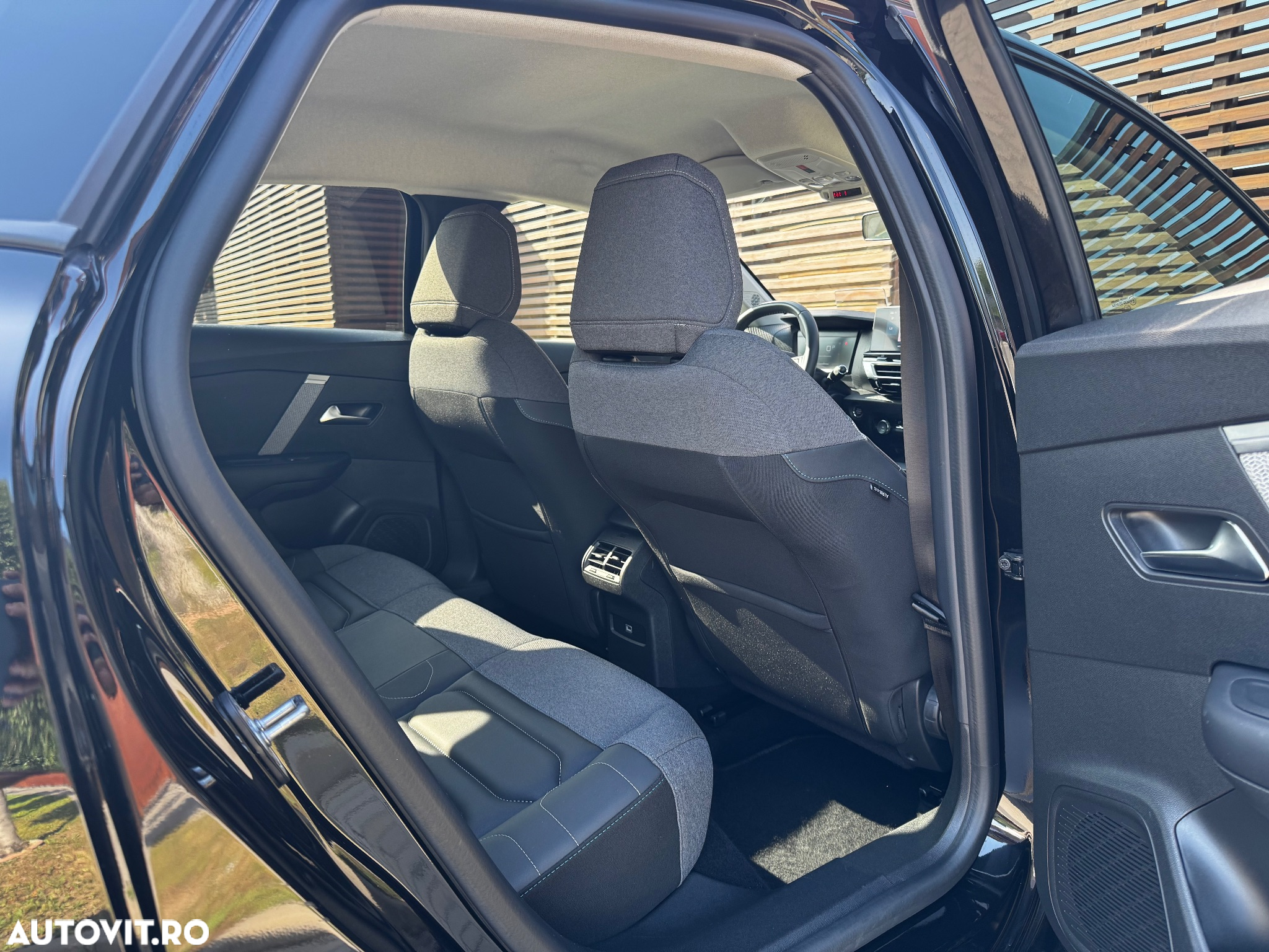 Citroën C4 1.2 PureTech S&S EAT8 Shine - 18