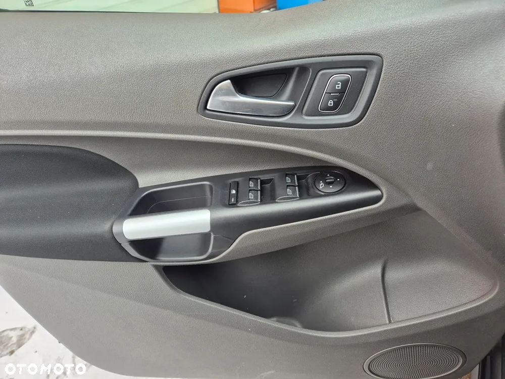 Ford Tourneo Connect Grand - 17