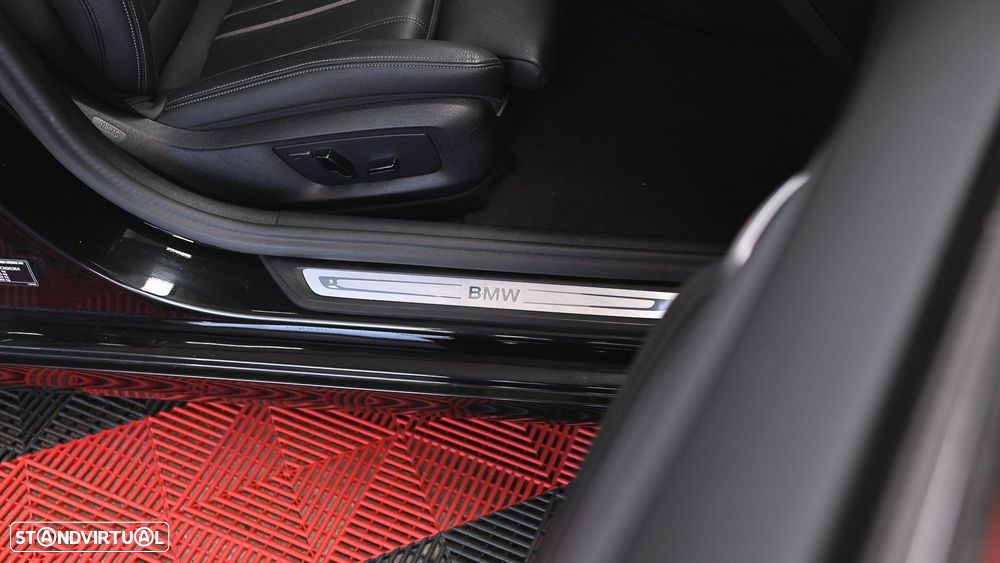 BMW 520 d Pack Desportivo M Auto - 32
