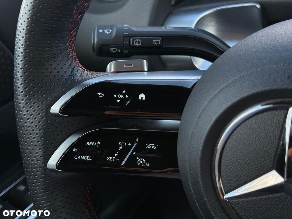 Mercedes-Benz GLB 200 AMG Line 7G-DCT - 17