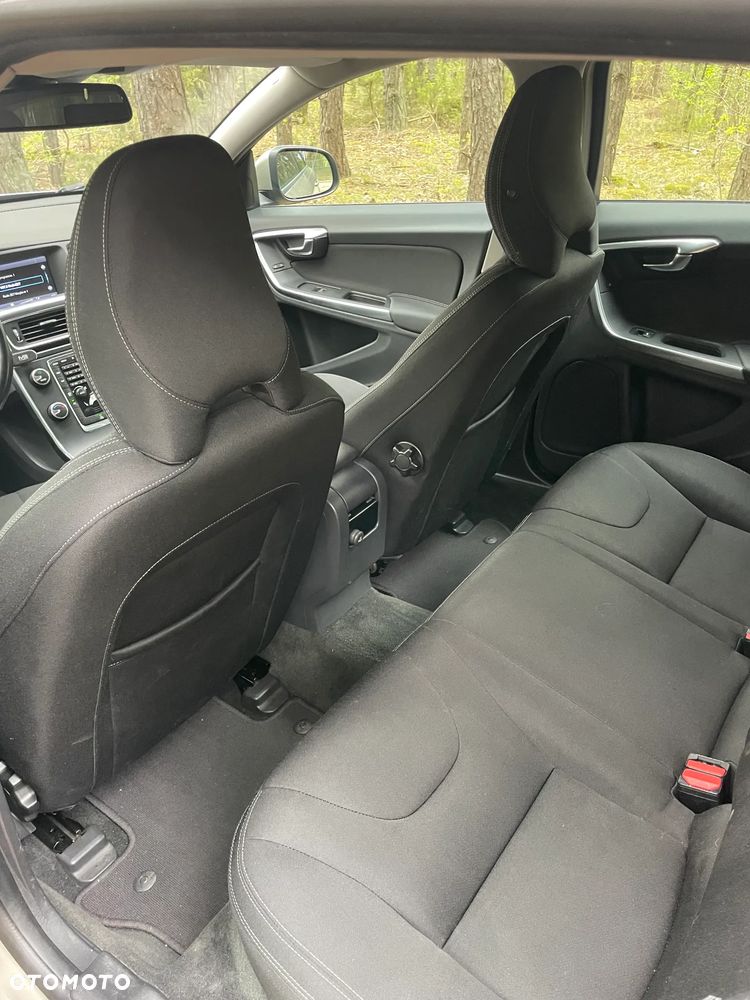 Volvo V60 D2 Edition - 13