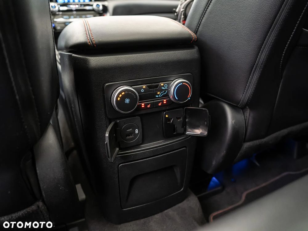 Ford Explorer - 32