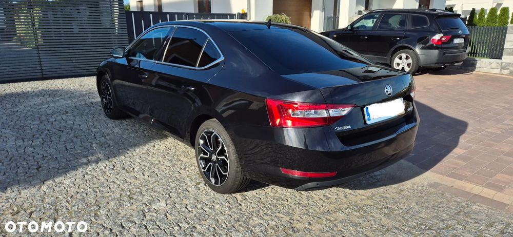 Skoda Superb 2.0 TDI Style DSG - 4