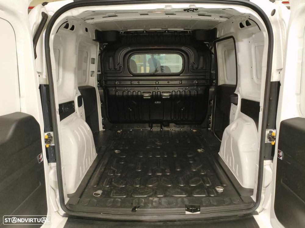 Fiat DOBLO CARGO 1.6 MJ SX 3L - 9