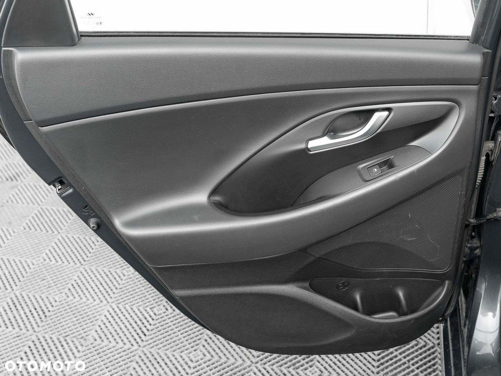 Hyundai i30 1.5 DPI Classic + - 20