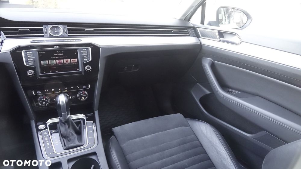 Volkswagen Passat - 32