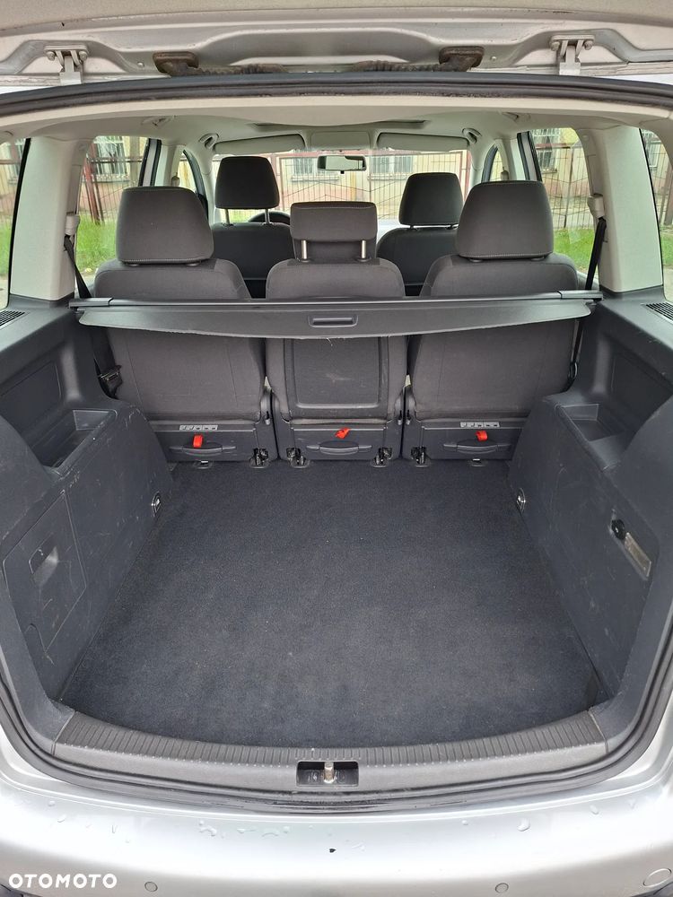 Volkswagen Touran - 16