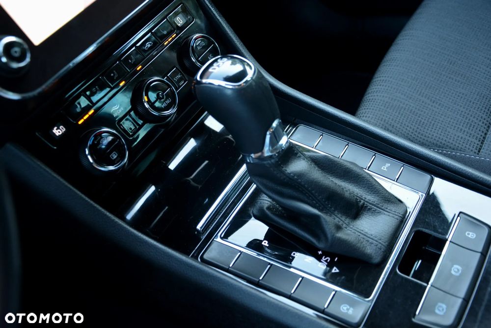 Skoda Superb 2.0 TDI DSG Ambition - 29
