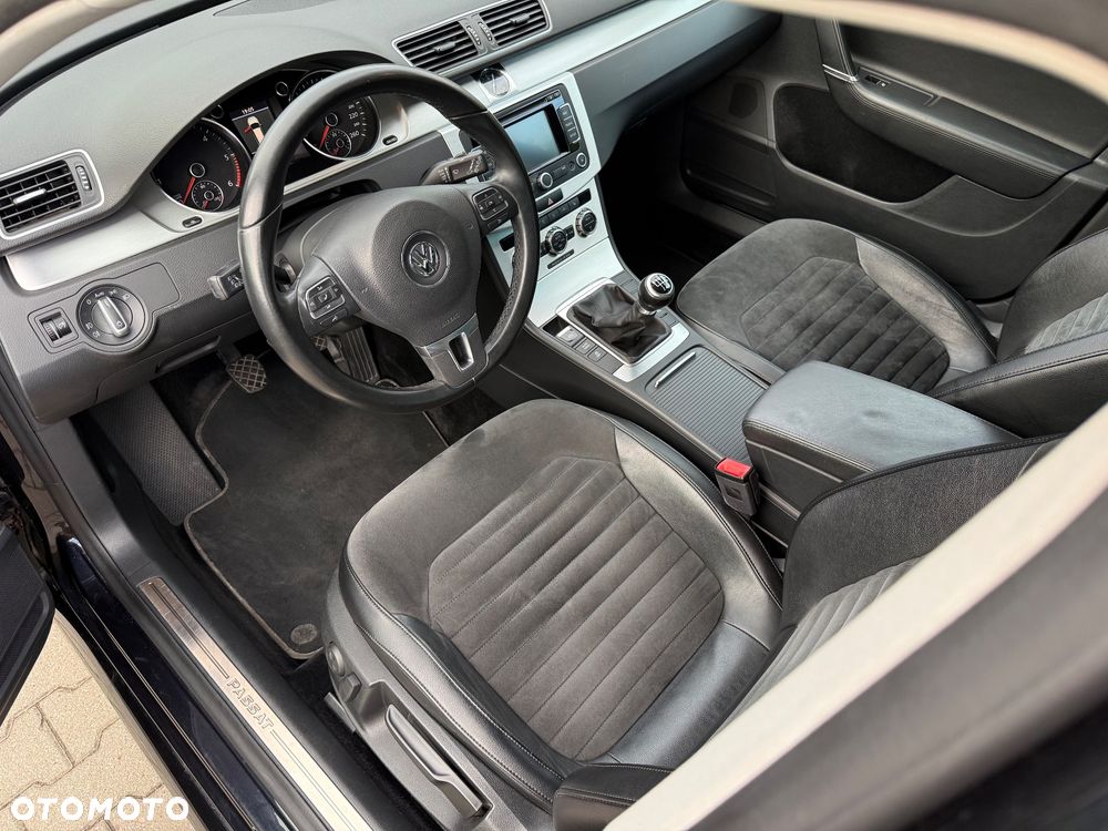 Volkswagen Passat 2.0 TDI DPF Highline - 9