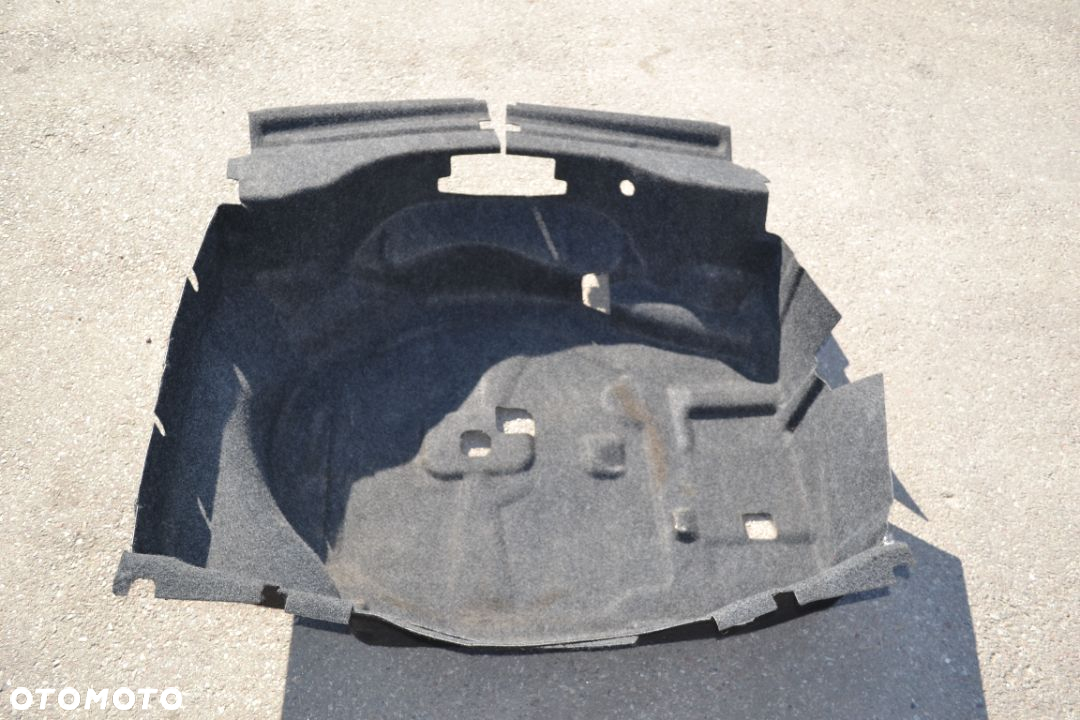 MERCEDES W212 KOMBI DYWAN WNĘKI KOŁA ZAPASOWEGO 2126840706 - 2
