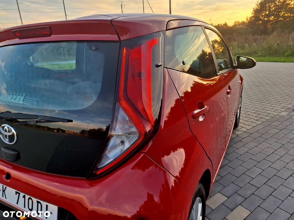 Toyota Aygo x.shift x-play connect - 32