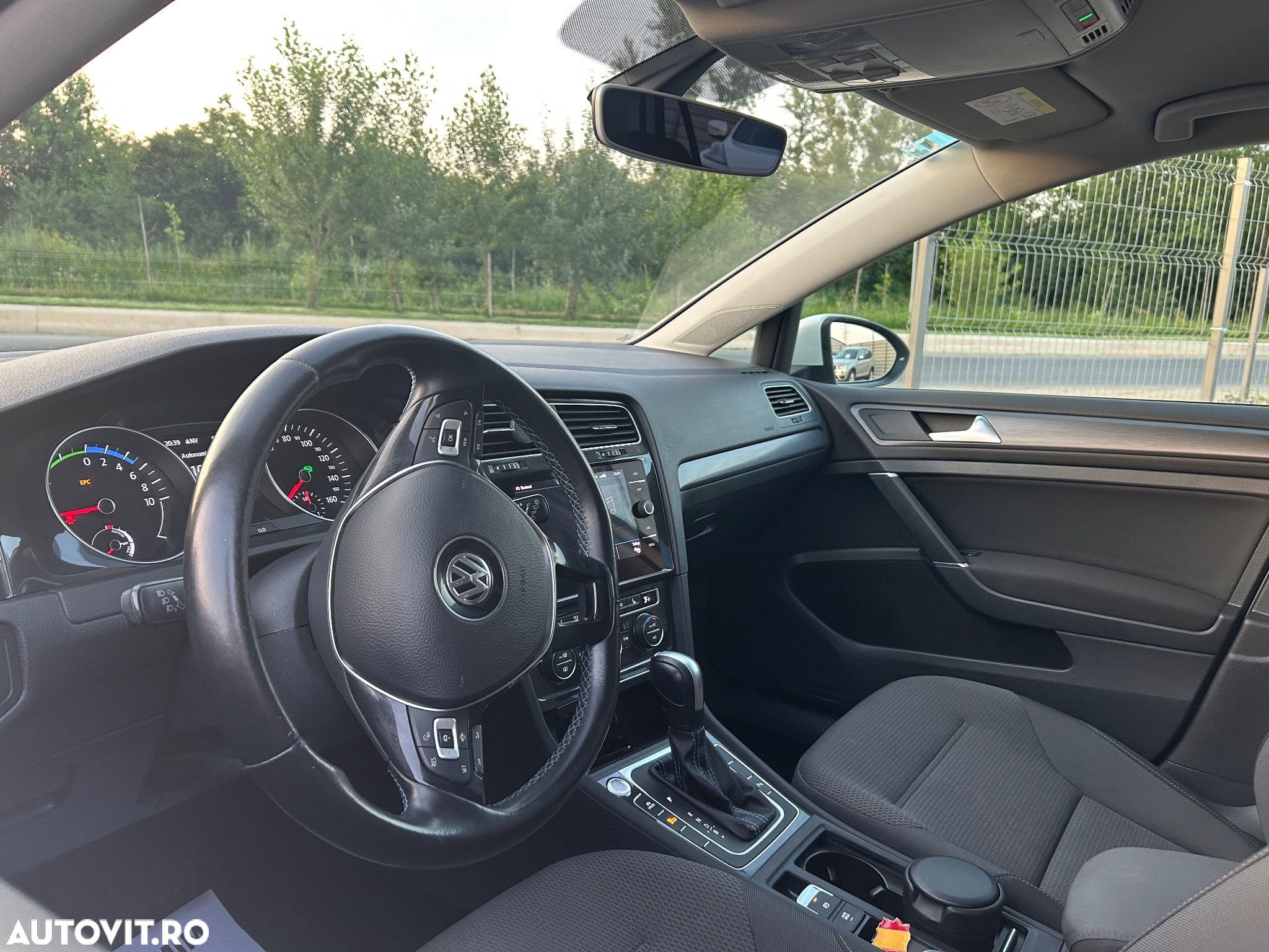 Volkswagen Golf e-Golf - 11