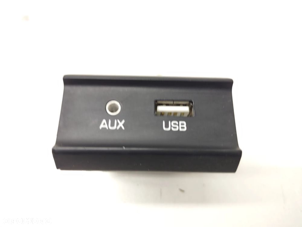 GNIAZDO PORT AUX USB 96120-H8000 KIA RIO IV ORYGINAŁ - 2