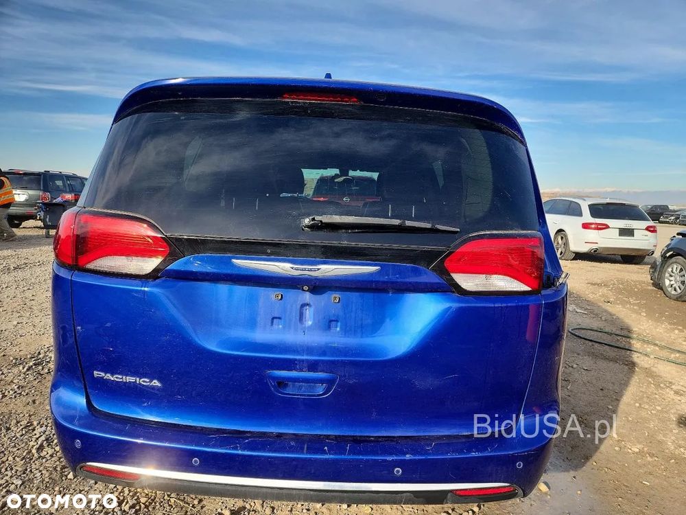 Chrysler Pacifica - 5