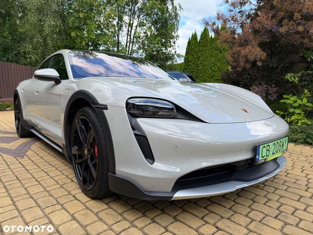 Porsche Taycan - 11