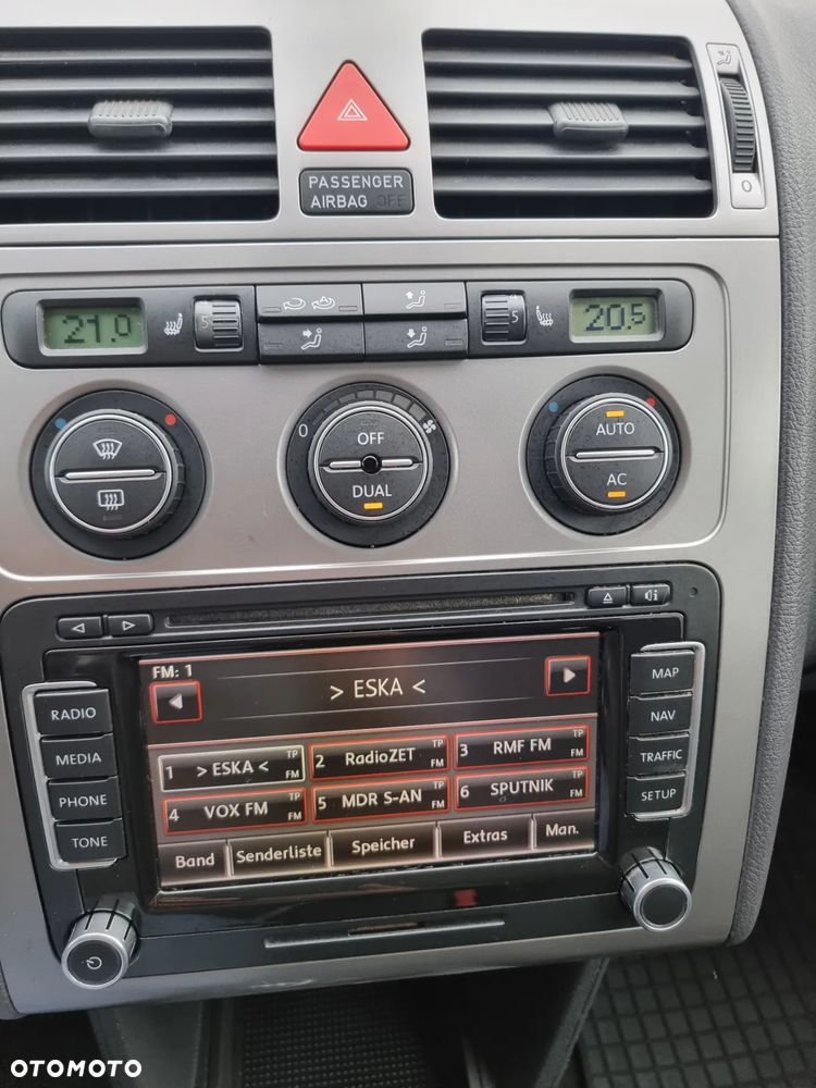 Volkswagen Touran - 12