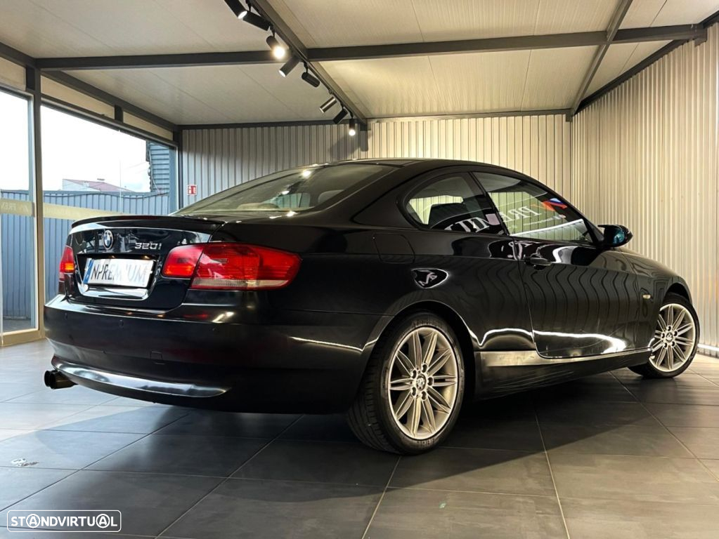 BMW 320 i Coupe - 11