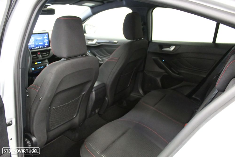 Ford Focus 1.0 EcoBoost MHEV ST-Line - 6