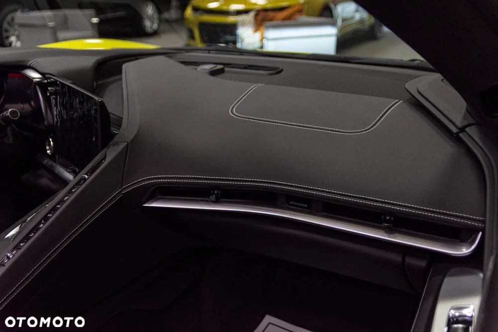 Chevrolet Corvette - 23