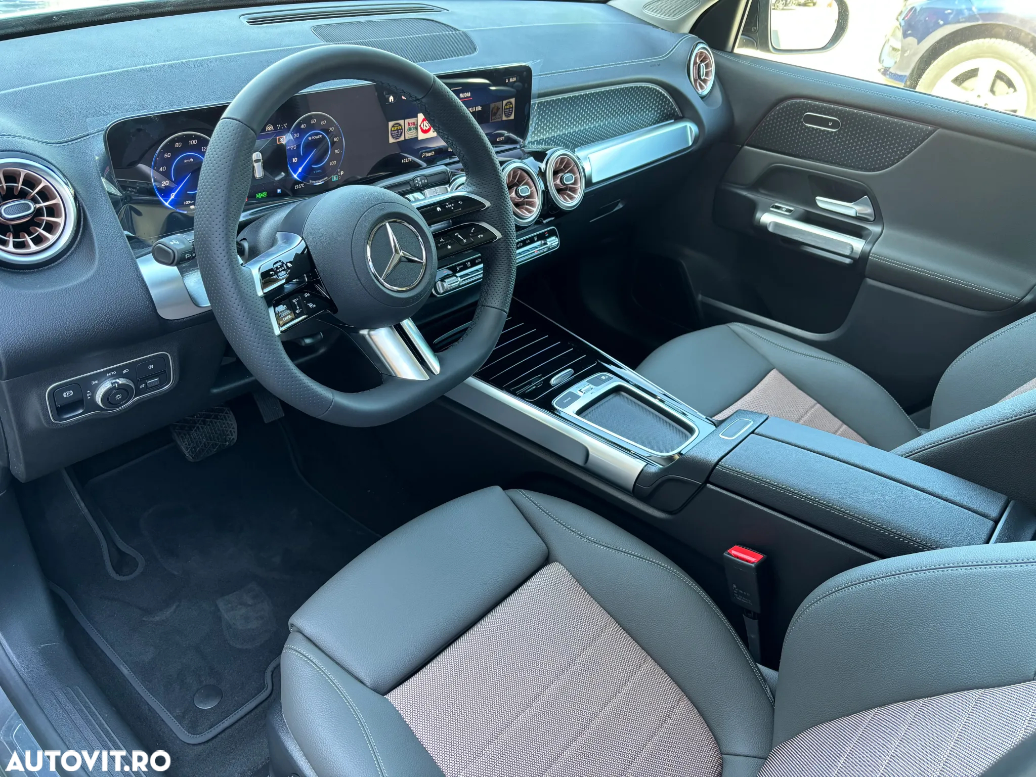 Mercedes-Benz EQB 300 4MATIC - 10