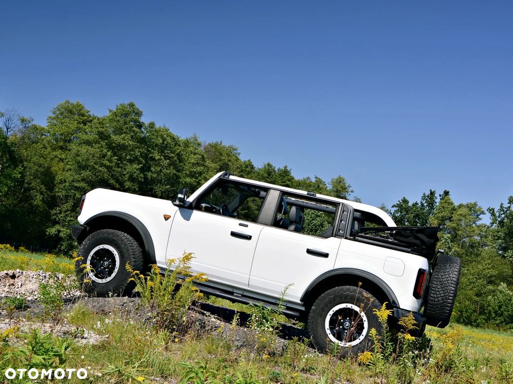 Ford Bronco - 5